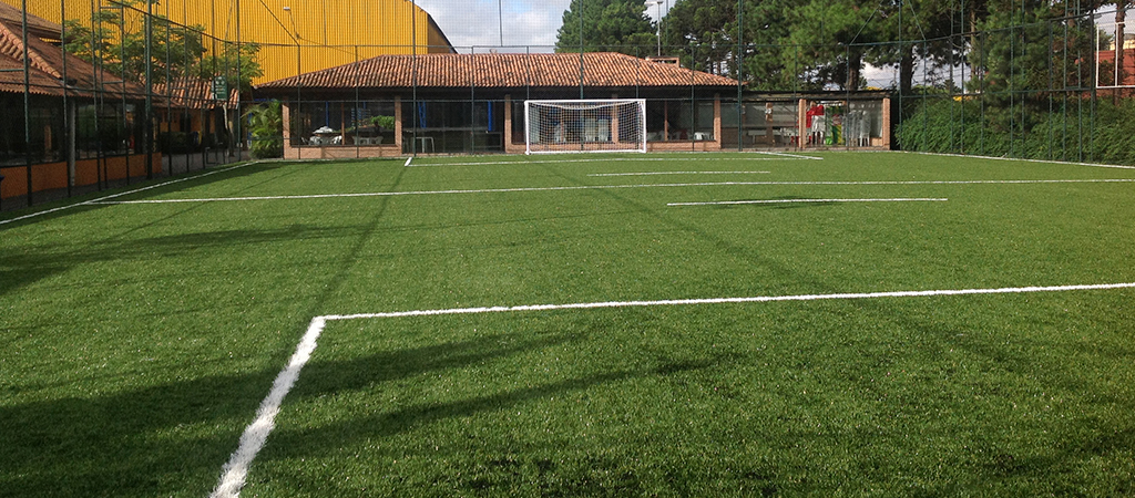 Campo de futebol grama sintética construção